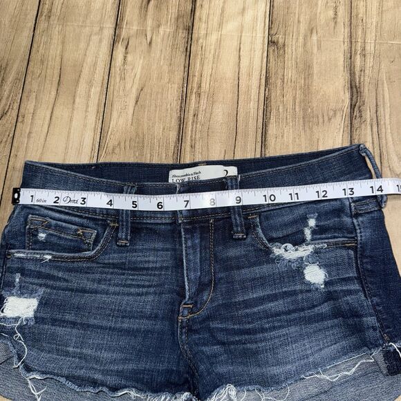 Abercrombie & Fitch Low Rise Distressed Cut Off Cuffed 2" Jean Shorts Size 26 - Picture 7 of 9